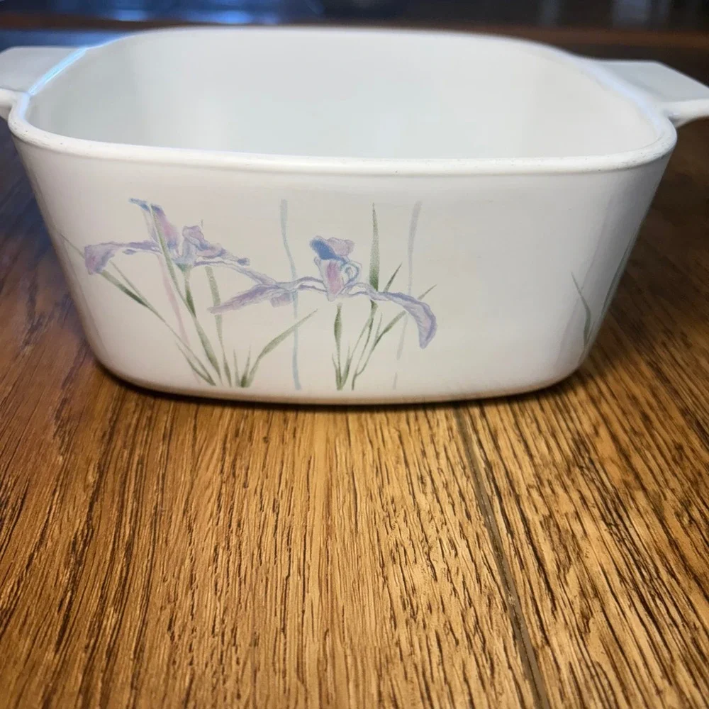 Vintage Corning Ware Shadow Iris A-1.5-B  1 1/2 Liter Casserole Dish USA Cottage